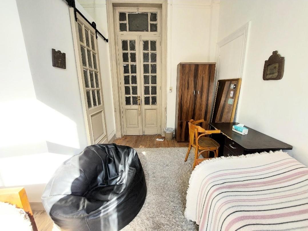 Arab Hostel, Welcoming All Solo And Groups Travellers But, Unmarried Couples Not Allowed Alexandria Bagian luar foto