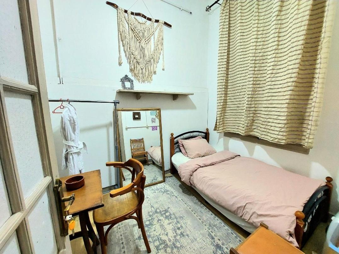 Arab Hostel, Welcoming All Solo And Groups Travellers But, Unmarried Couples Not Allowed Alexandria Bagian luar foto