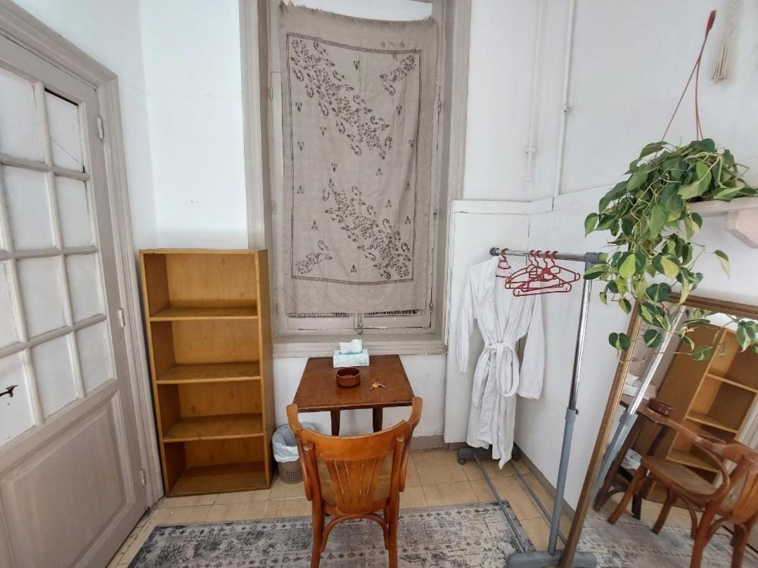Arab Hostel, Welcoming All Solo And Groups Travellers But, Unmarried Couples Not Allowed Alexandria Bagian luar foto